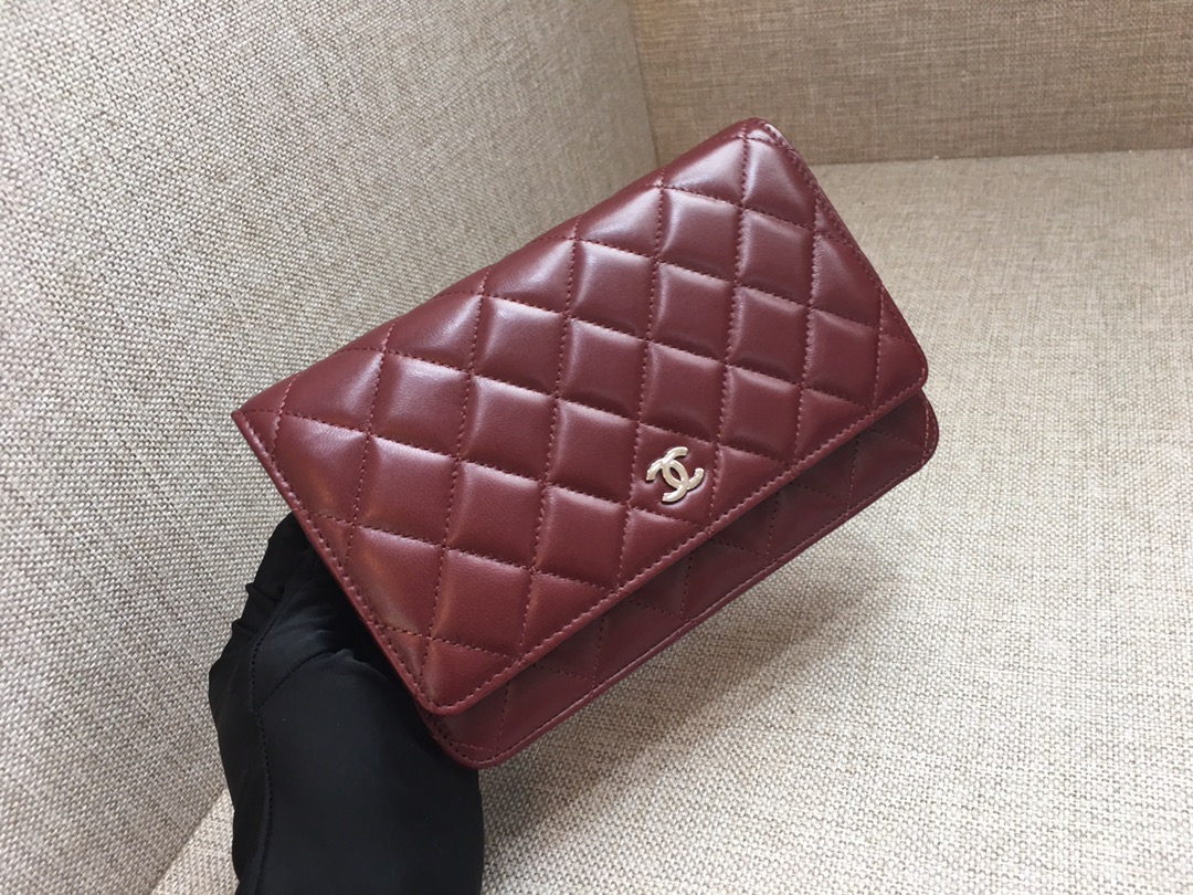 Lambskin Wallet On Chain Shoulder Bag A33814 Burgundy/Silver